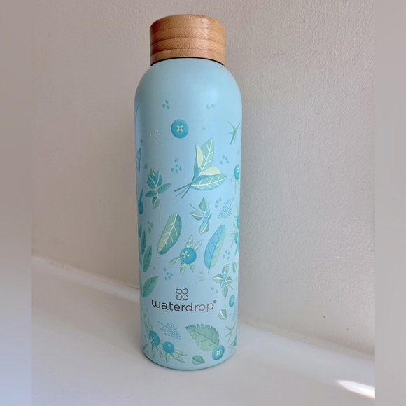 Insulated Water Bottle 20oz - pastel blue - Never removed from package - Picture 3 of 8